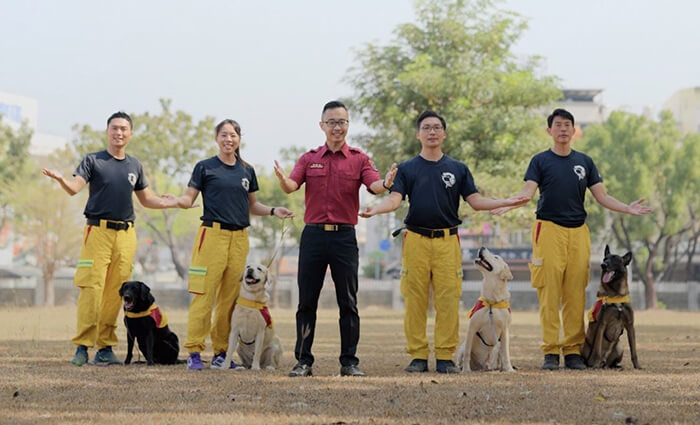 一出場網友秒融化！高市消防局攜超萌搜救犬宣導清明防火「4不2記得」