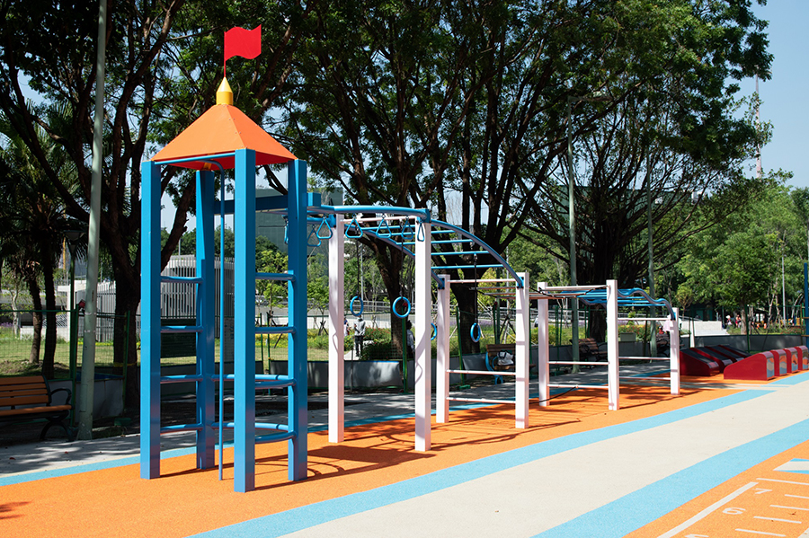 新莊體育園區陽光草坪遊戲場全新開放，大孩子快來當「體能挑戰王」！