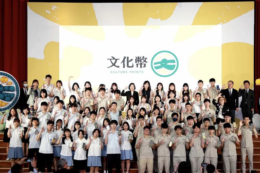 疫後畢業Party迎臺灣首次文化成年禮 總統蔡英文以大學姊身份親自送給18-21歲青年的專屬祝福