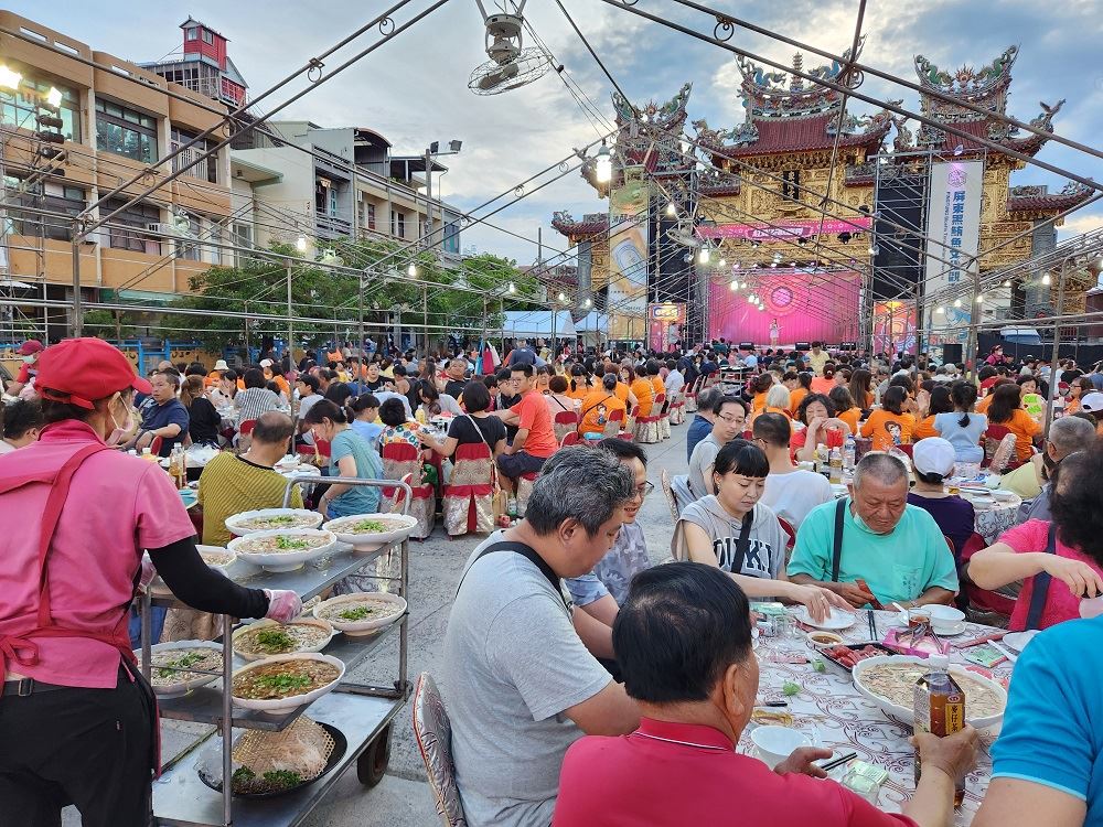 黑鮪魚季睽違3年再度舉辦美食宴 紅寶石歌廳秀搭配東港美食 席開百桌強強滾
