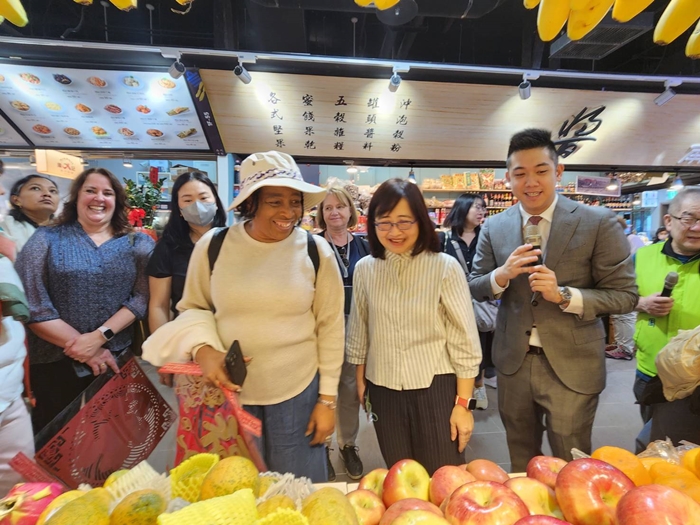 駐臺使節夫人參訪南門市場 副市長林奕華：歡迎蒞臨國際級觀光市場！