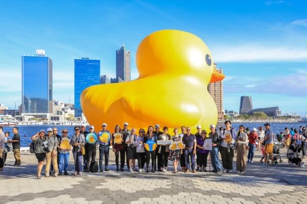 賞小鴨、體驗水上活動！6姊妹市及友好夥伴城市訪團 讚高雄進步蛻變