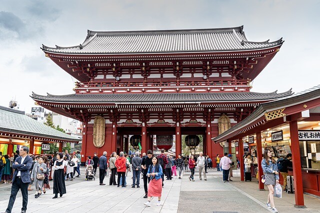 淺草寺獨特的氛圍與精美的建築，為單人旅程提供了沉浸式的文化探索，特別適合喜歡靜謐和歷史氛圍的旅客。