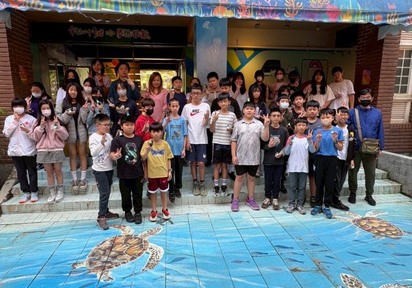 暖暖國小體驗皮雕鞋作 傳承製鞋技職向下扎根