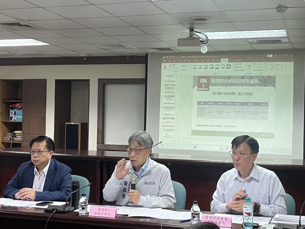 農業部部長陳駿季前往屏東座談 三大面向支持沿近海鬼頭刀產業及遠洋漁業 農業部部長陳駿季前往屏東座談 三大面向支持沿近海鬼頭刀產業及遠洋漁業