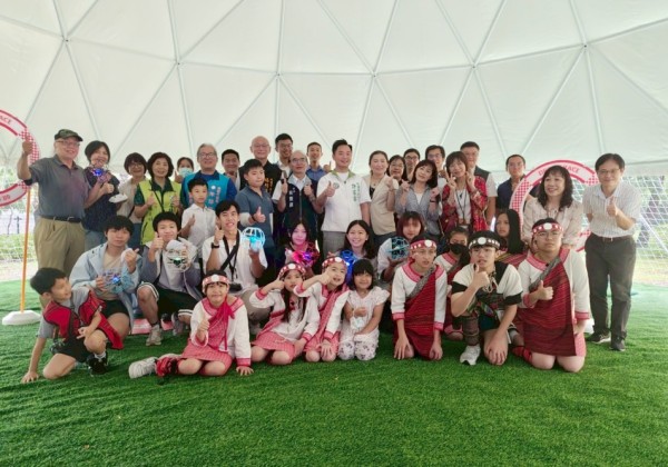 桃園市兒童玩具圖書館增添新亮點  無人機小巨蛋落成剪綵吸睛度高