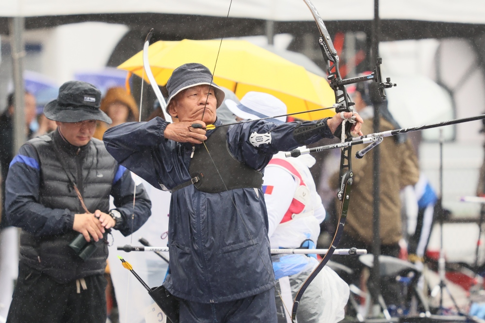 藝人亮哲爸爸是前射箭國手  陳志洋風雨中出賽世壯運