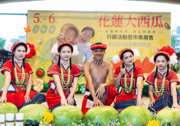 影音／花蓮大西瓜行銷首站登場  明星站台 市集試吃  親子活動嗨翻全台