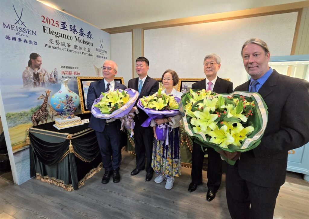 「至臻麥森」特展插旗新竹大遠百 馬第斯大師現身分享瓷藝風華 「至臻麥森」特展插旗新竹大遠百 馬第斯大師現身分享瓷藝風華