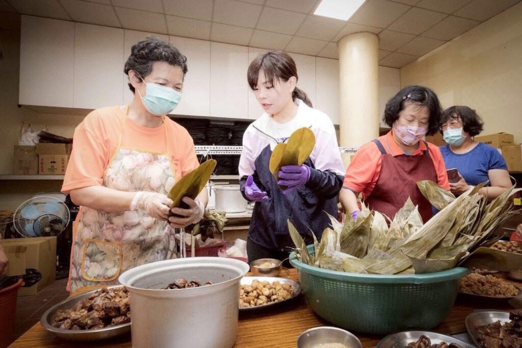 高虹安送端午香包超過30元?!竹市議員嗆綠營:爆料前先照照鏡子! 高虹安送端午香包超過30元?!竹市議員嗆綠營:爆料前先照照鏡子!