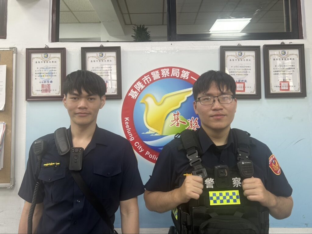 婦提領百萬現金 暖警關懷協助護鈔返家 婦提領百萬現金 暖警關懷協助護鈔返家