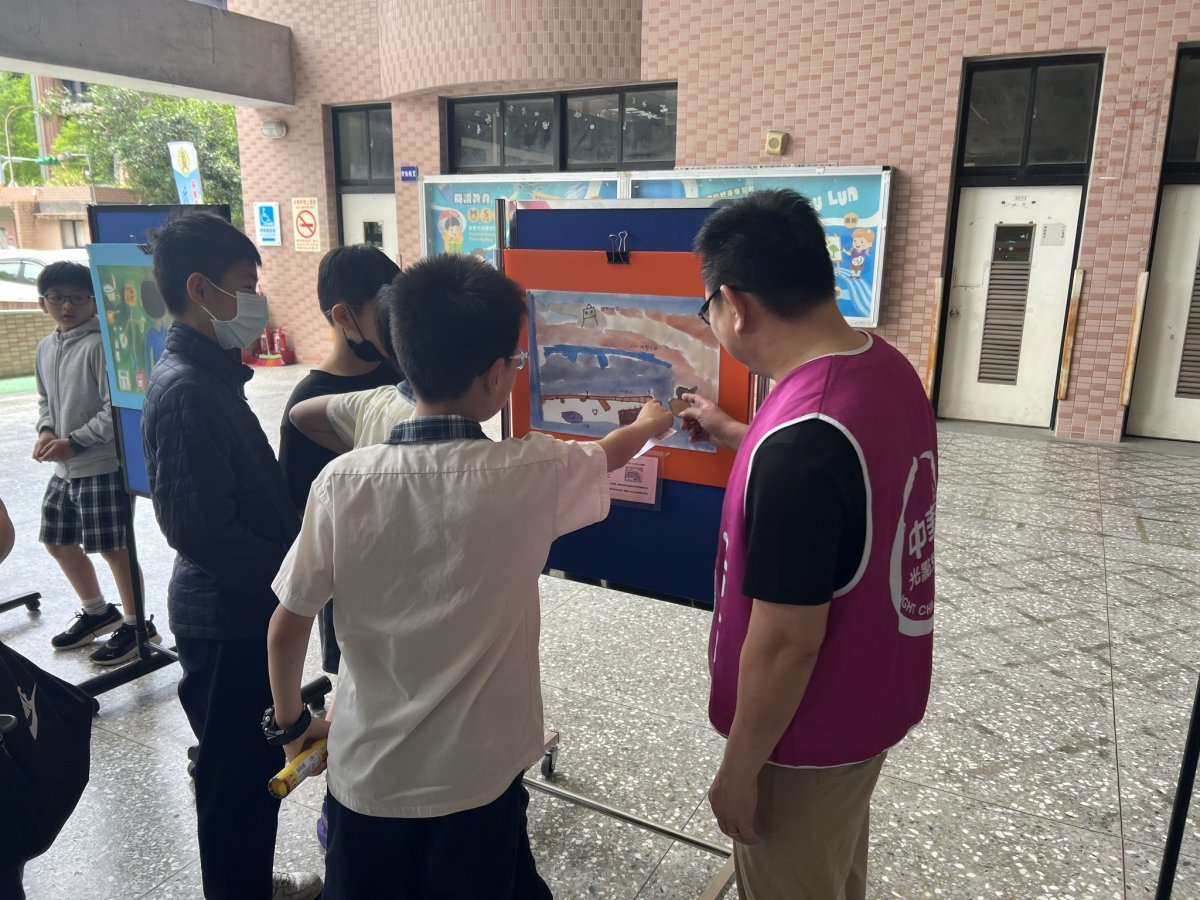 武崙國小舉辦「愛~無限的可能」生命畫展 感動全場 武崙國小舉辦「愛~無限的可能」生命畫展 感動全場