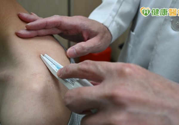 重度使用3C肩頸痠痛？　中醫「1治療」改善烏龜頸、富貴包