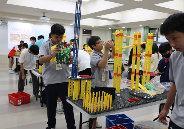 基隆市首辦科技積木創意競賽展現學子創新實作能量 基隆市首辦科技積木創意競賽展現學子創新實作能量