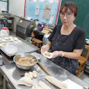 武崙國中簡美芳、劉祐丞師生榮獲113學年度全國技藝教育績優人員