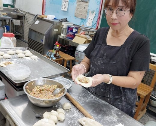 武崙國中簡美芳、劉祐丞師生榮獲113學年度全國技藝教育績優人員