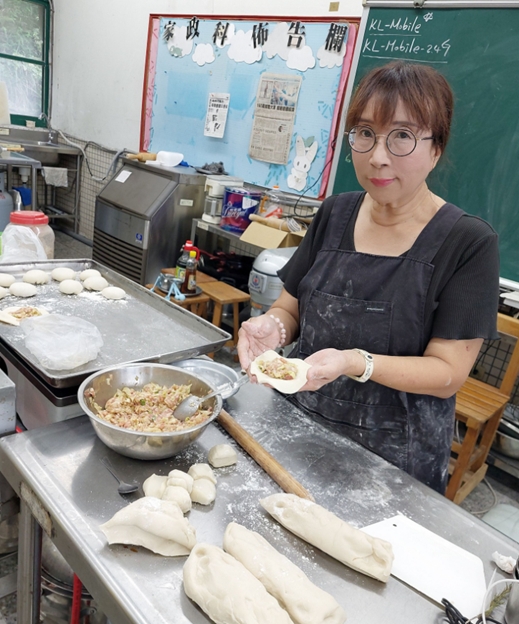 武崙國中簡美芳、劉祐丞師生榮獲113學年度全國技藝教育績優人員 武崙國中簡美芳、劉祐丞師生榮獲113學年度全國技藝教育績優人員