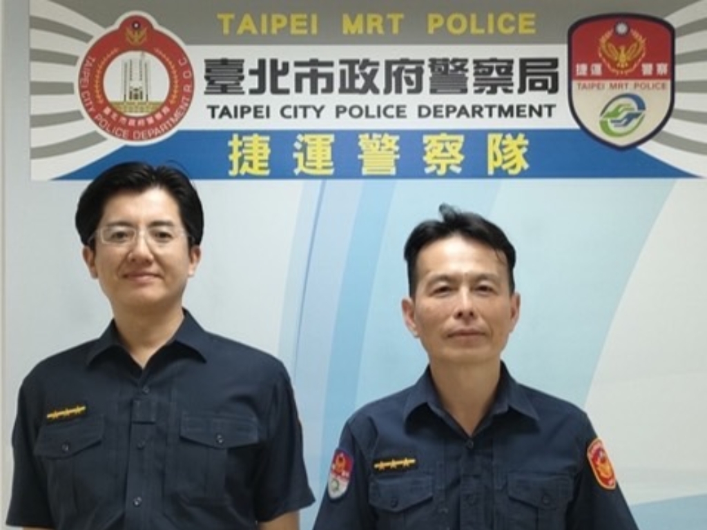 我不要回家 失智翁情緒低落拒搭車 妻不知所措 捷警暖心陪伴助返家 我不要回家 失智翁情緒低落拒搭車 妻不知所措 捷警暖心陪伴助返家