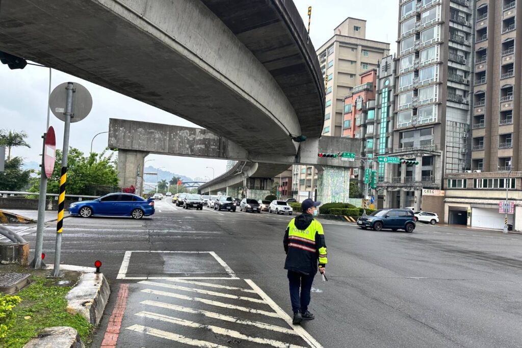 端午連假石碇坪林匝道時段管制 新店警籲避開塞車路段 端午連假石碇坪林匝道時段管制 新店警籲避開塞車路段