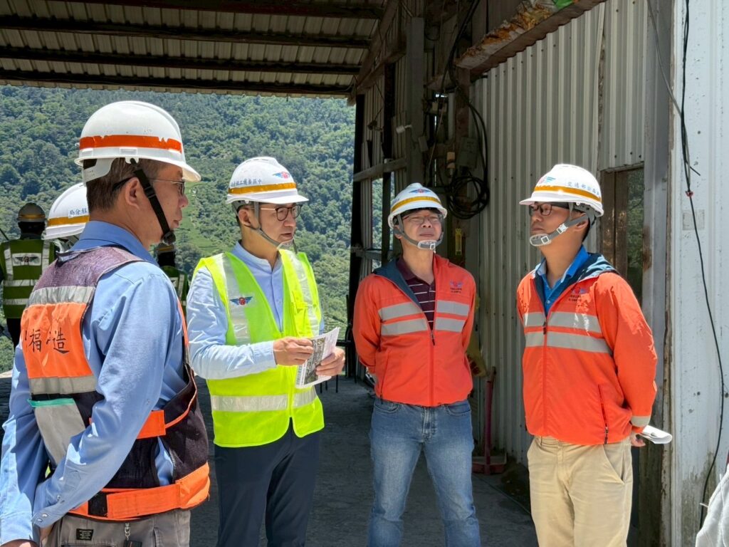 江啟臣關切中橫復建進度目標 拚118年設計發包工期初估10年 江啟臣關切中橫復建進度目標 拚118年設計發包工期初估10年