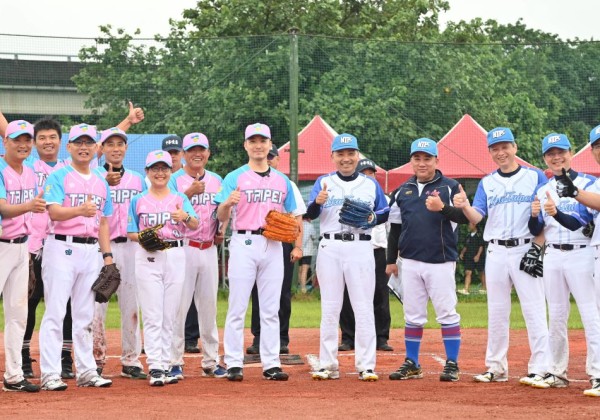 世壯運慢速壘球雙北大戰    侯友宜身手優異攻防俱佳