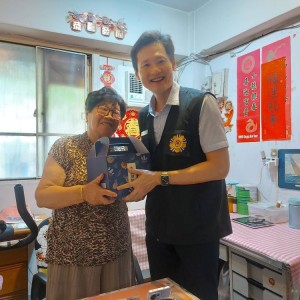 端節關懷     臺北市榮服處「五冠五福粽」傳溫馨