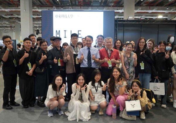 新一代設計展登場   亞東科大材料織品服裝系成果亮麗