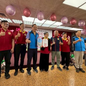 捐贈弱勢榮民眷慰問金    世界佛教正心會母親節前夕送暖
