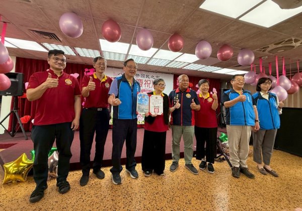捐贈弱勢榮民眷慰問金    世界佛教正心會母親節前夕送暖