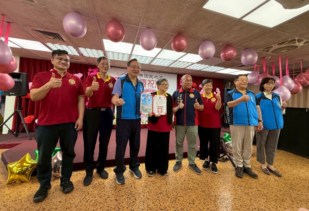 捐贈弱勢榮民眷慰問金 世界佛教正心會母親節前夕送暖 捐贈弱勢榮民眷慰問金 世界佛教正心會母親節前夕送暖