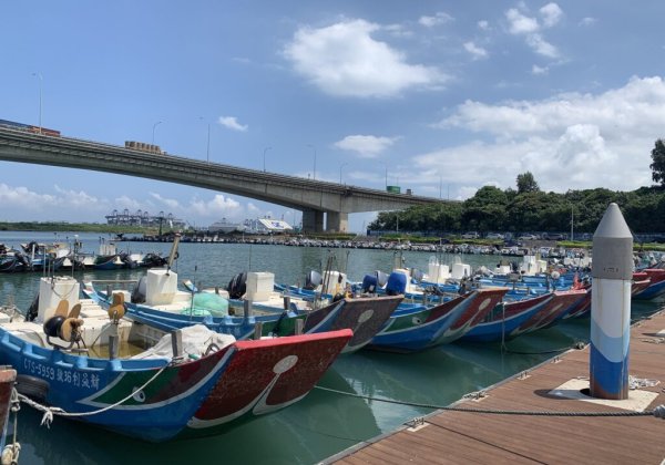 八里左岸單車趣 順遊下罟子漁港賞美景