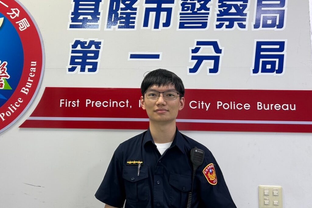 三歲童走失急哭找爸爸 暖警見狀安撫助團圓 三歲童走失急哭找爸爸 暖警見狀安撫助團圓
