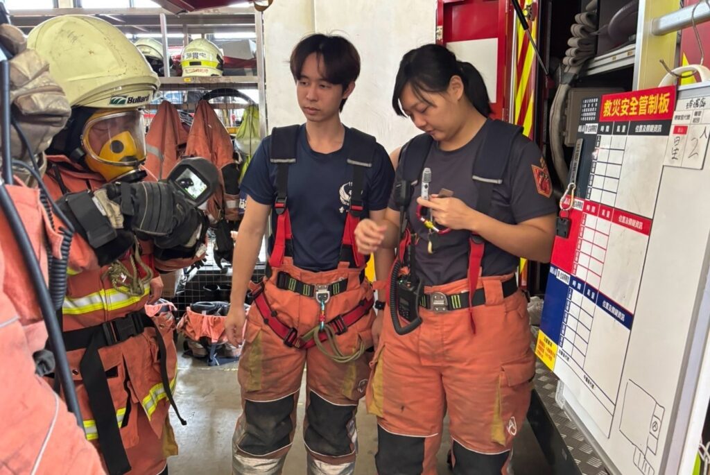 強化新進同仁火場求生!竹市消防局「火場生存訓練」開跑 強化新進同仁火場求生!竹市消防局「火場生存訓練」開跑