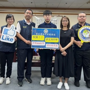 移民署竹市站獻祝福　陽明交大博士生許汯洧榮獲總統教育獎