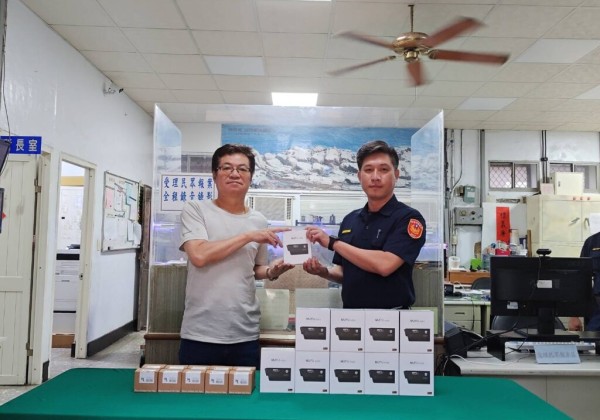 警察節前夕致敬第一線  和一路警友站捐贈行車記錄器助警強化裝備