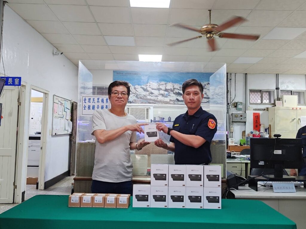 警察節前夕致敬第一線 和一路警友站捐贈行車記錄器助警強化裝備 警察節前夕致敬第一線 和一路警友站捐贈行車記錄器助警強化裝備