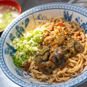 【龍門排骨麵】澎湖美食推薦平價椒麻皮蛋麵