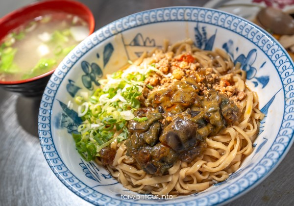 【龍門排骨麵】澎湖美食推薦平價椒麻皮蛋麵