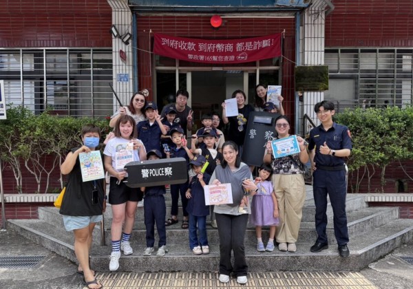 一日萌警來報到  警民關係更美好