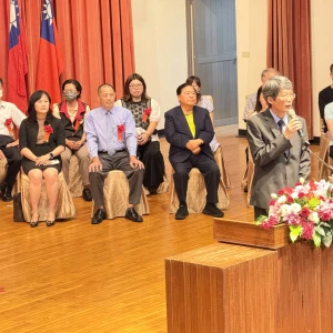 二信高中畢業典禮校長期勉畢業生「成為一個善良的人」