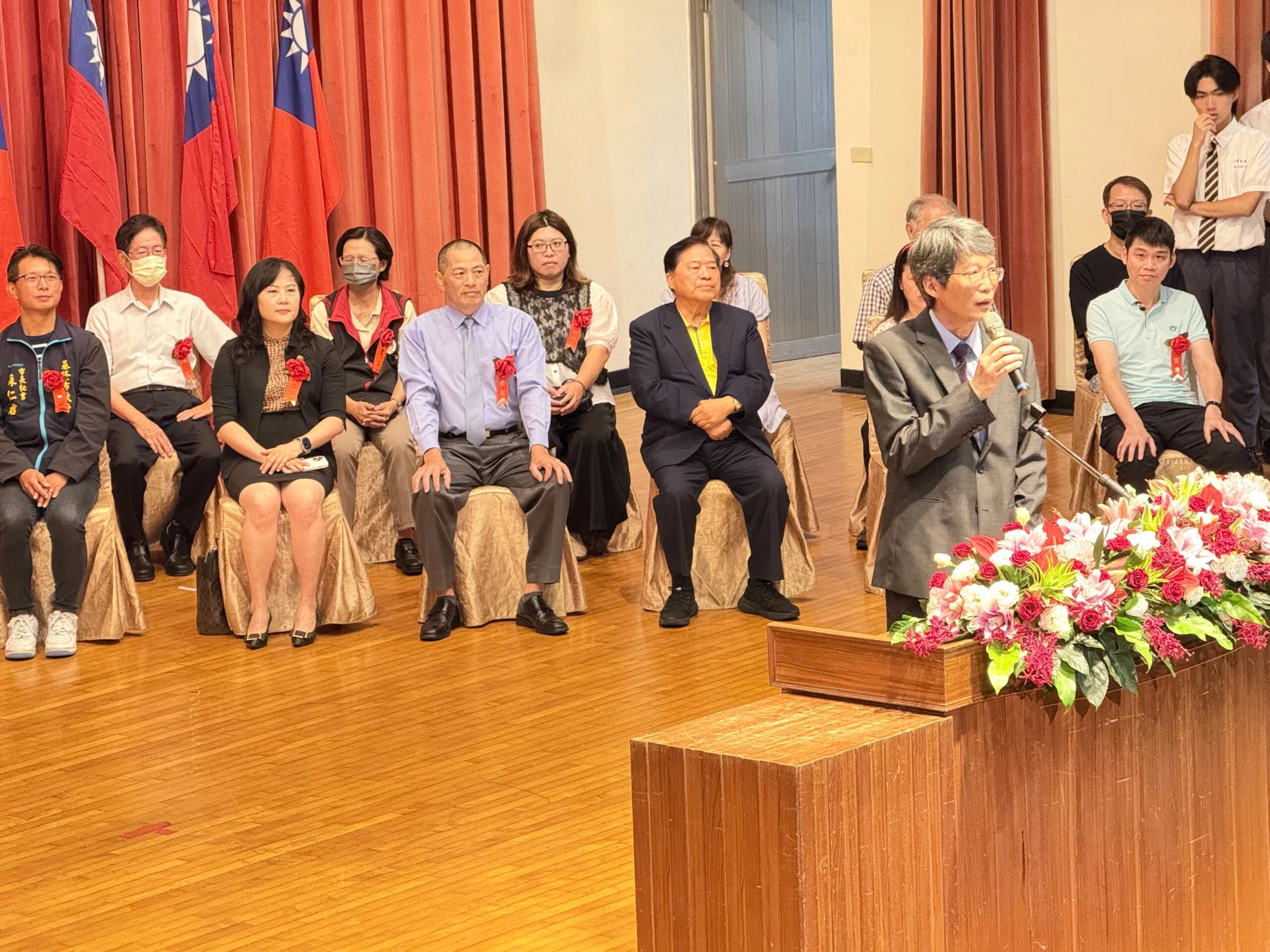 二信高中畢業典禮校長期勉畢業生「成為一個善良的人」
