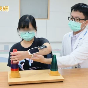 女子中風癱瘓半側癱　「AI機器人」出手兩週能動了