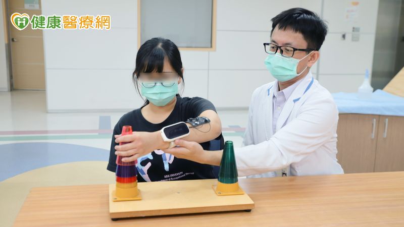 女子中風癱瘓半側癱　「AI機器人」出手兩週能動了