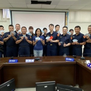 警察節溫馨獻禮  警友會第三辦事處致贈加菜金與悠遊卡