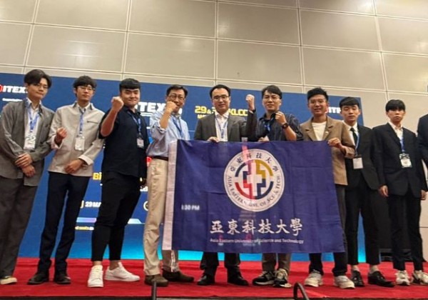 出征ITEX 2025智慧醫療AI創新能量   亞東科大2金2銀