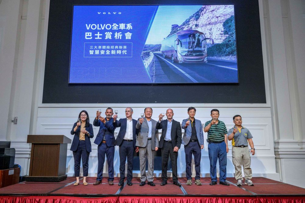 B13R 雙車型全台首交車 VOLVO 全系列巴士賞析會霸氣登場 B13R 雙車型全台首交車 VOLVO 全系列巴士賞析會霸氣登場