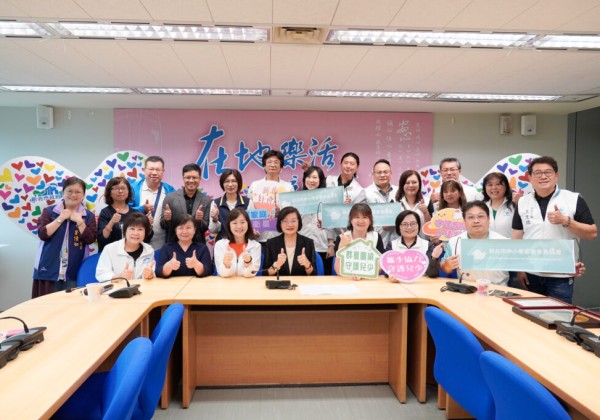 新北市中小學家長會長協會捐贈35萬元 支持小衛星及哨子計畫守護兒少