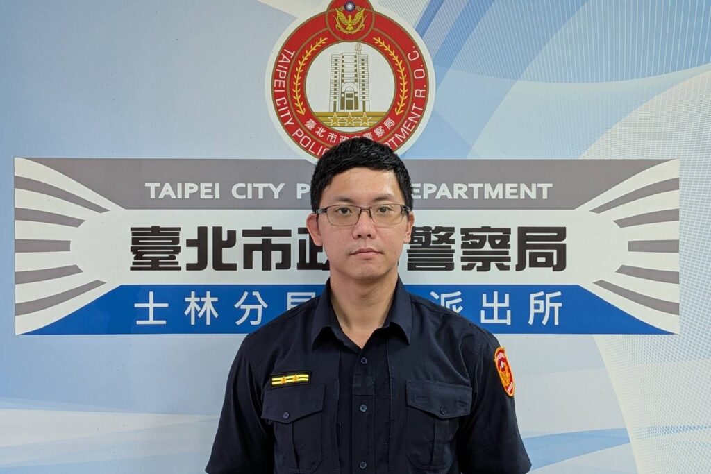 警眼如炬 女車手超商列印證件遭士林警機警識破12萬元贓款即時攔截 警眼如炬 女車手超商列印證件遭士林警機警識破12萬元贓款即時攔截