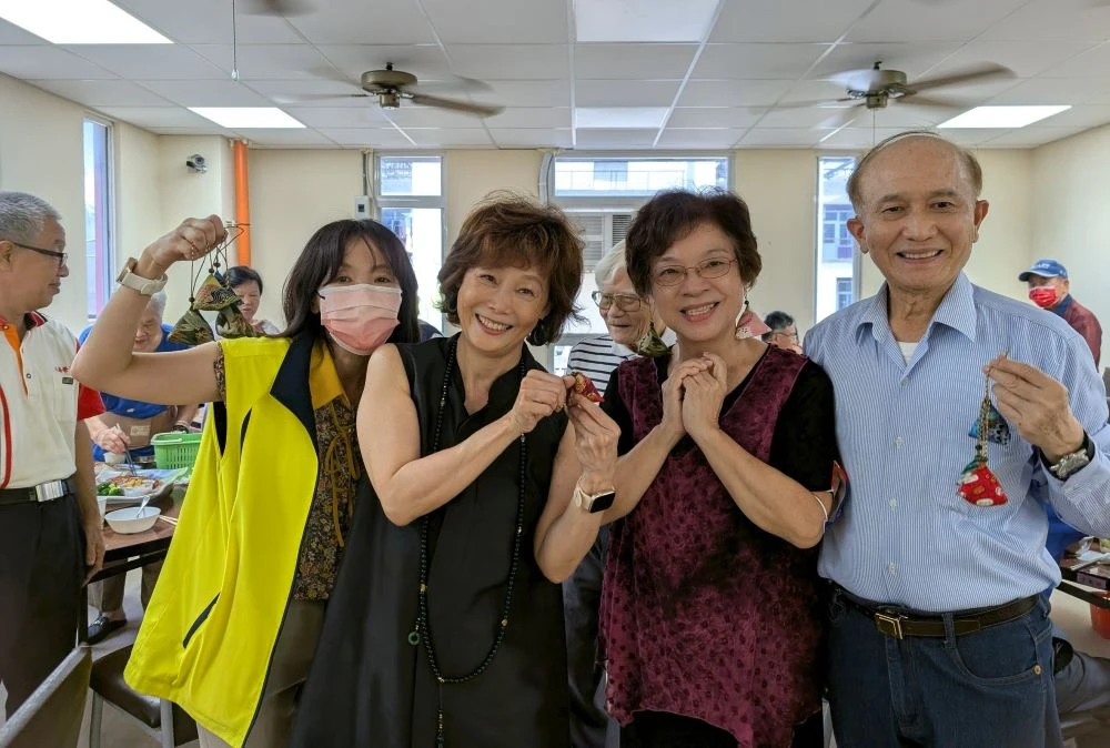 香包佳餚迎端午    板橋榮家滿滿溫馨祝福