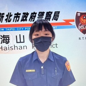 重機男一家4貼     追撞自小客全掛彩